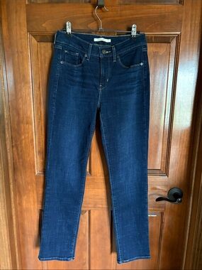 Levi's Classic Straight Jeans Dark Blue, 5 Pocket Design Women's Size 2 LIKE NEW